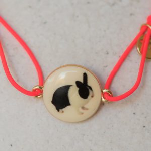 Le bracelet médaillon lapin