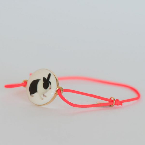 Le bracelet médaillon lapin