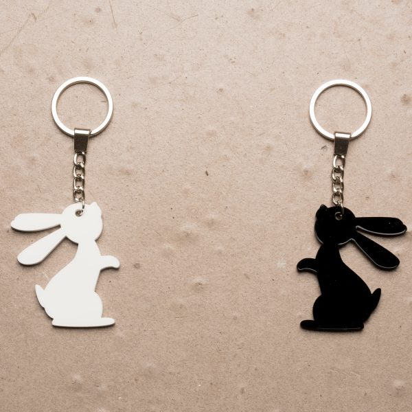 Porte clé L’Amoureux blanc, l’Amoureux noir lapin